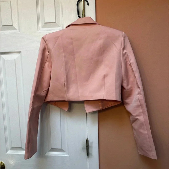 Pretty Little Thing Pink Shoulder Padded Relaxed Fit Cropped Blazer - Picture 7 of 7